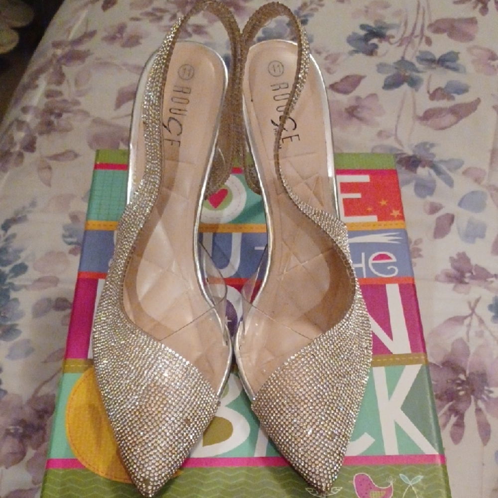 Rouge Helium Silver Slingback Heels with Pointed Toe